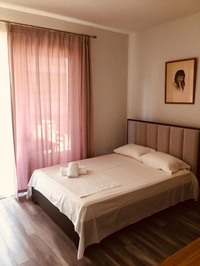 Irini Boutique Rooms!!! Химара Экстерьер фото